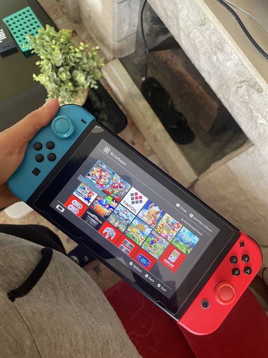 Nintendo Switch V1 Desbloqueada com acessórios