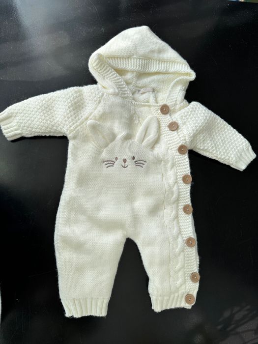Дитячій комбінезон CARAMINI білий 3-6 міс з шапкою та пінетками