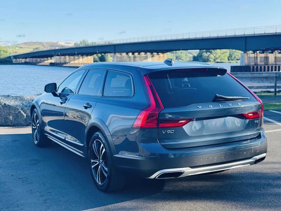 Volvo V90 Cross Country T5      2018