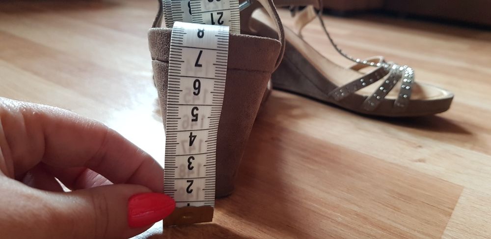 Sandały jak nowe na koturnie rozmiar 37