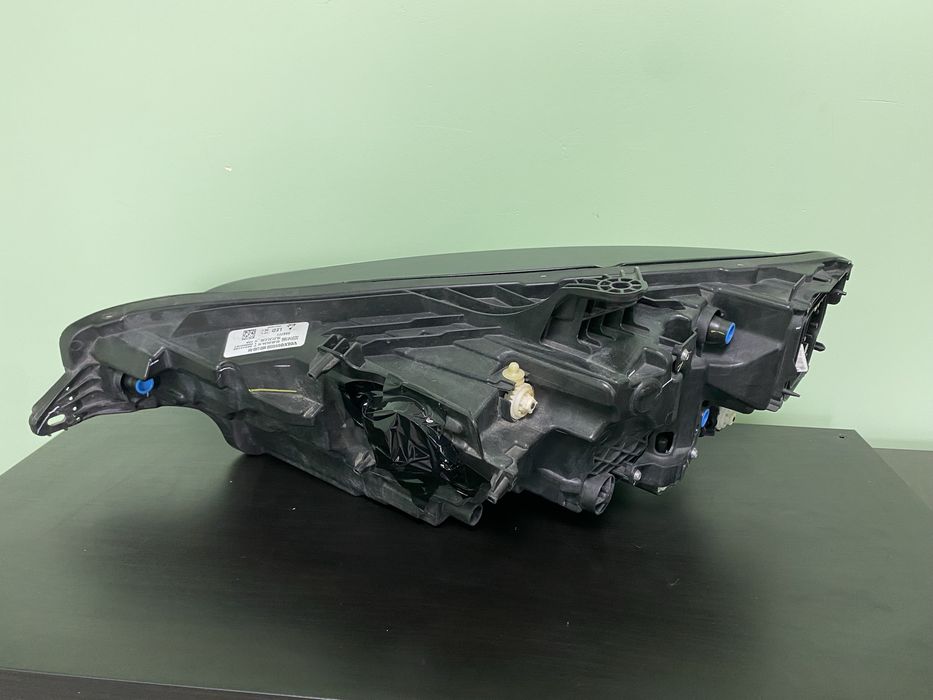 Фара VOLVO S60 III V60 II права MID LED USA США америка 2018-2024рр