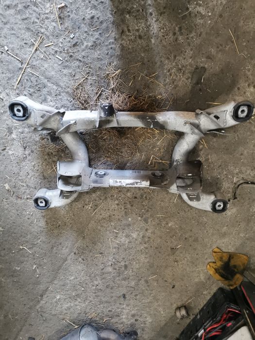BMW E39 sedan wózek belka zawieszenia tył