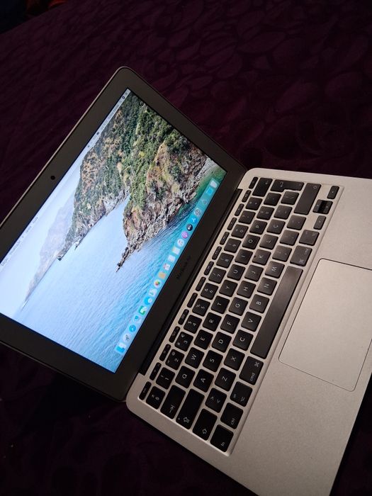 Portátil Apple versão 10.15.7 Macbook Air