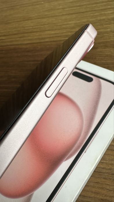 Iphone 15 różowy
