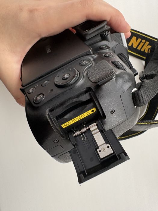 Фотоапарат Nikon D5200 body