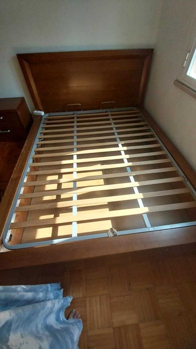 Cama de casal estilo sommier usada