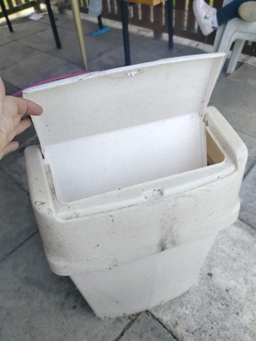 Kosz na śmieci Curver 50 l uchylny
