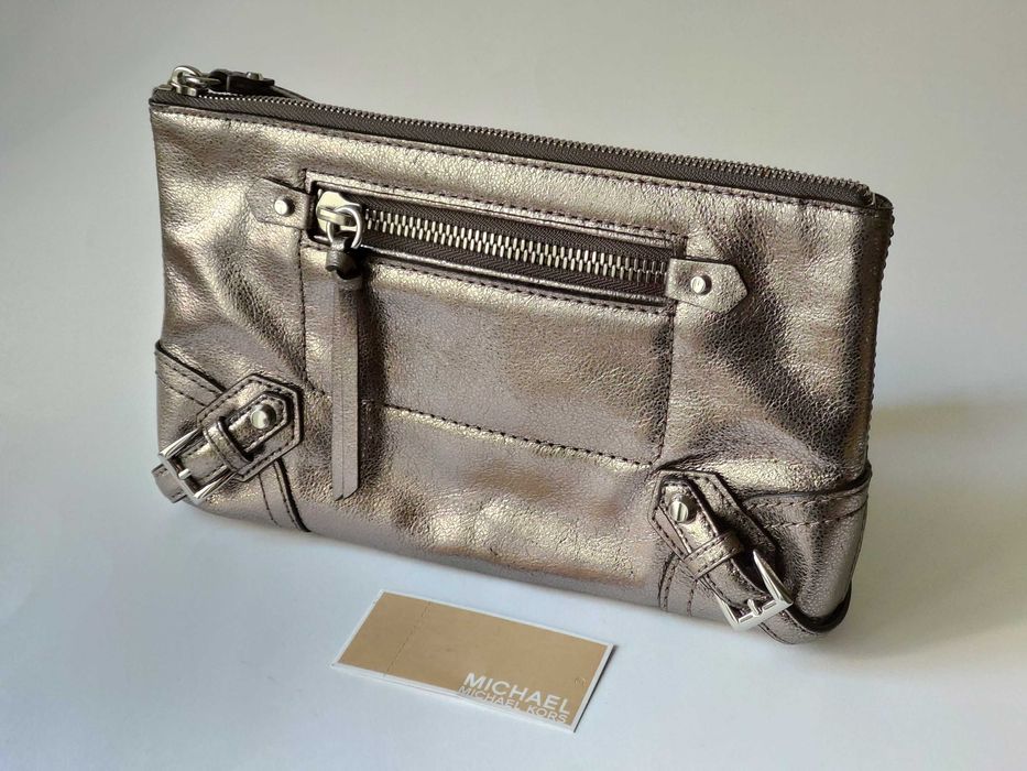 Bolsa clutch pochete em pele prateada prata, Michael Kors