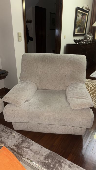 Conjunto de sofá e duas poltronas