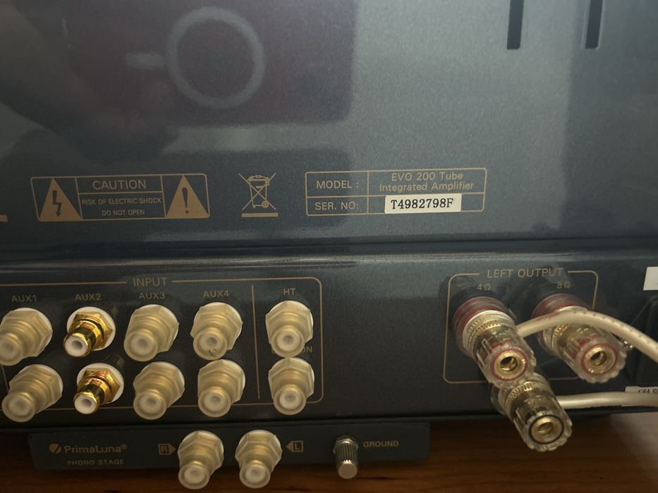 Amplificador a válvulas PRIMALUNA EVO 200 com entrada phono.