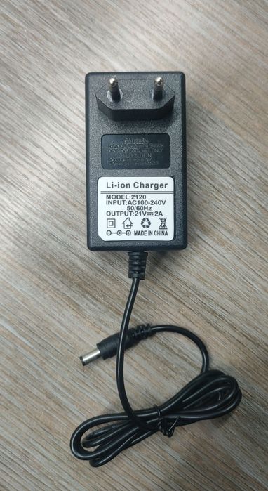 Зарядка для літій іон збірок 12.6в 1а, li ion 21в 1а