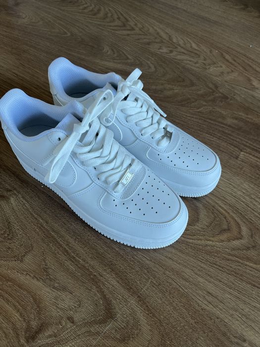 Białe skarpety nike