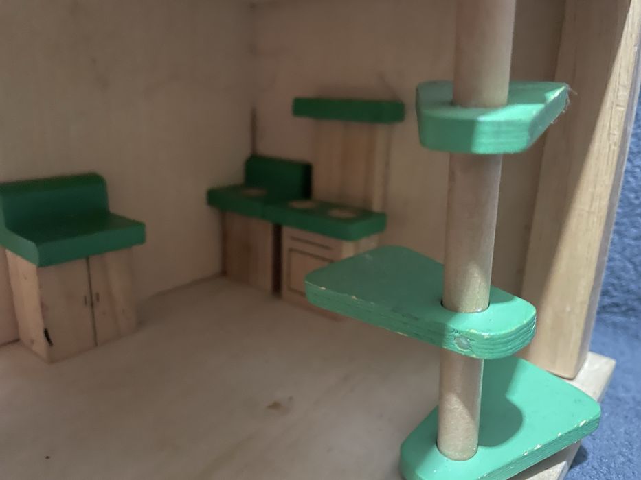 Ляльковий будиночок з меблями