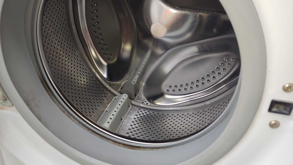 Стиральная машинка Indesit IWSC 4085 на запчасти