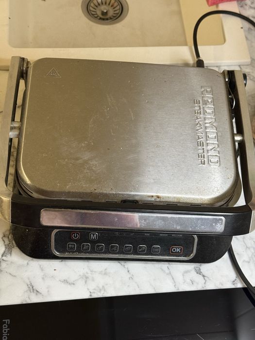 Контактний гриль Redmond RGM-M806P
