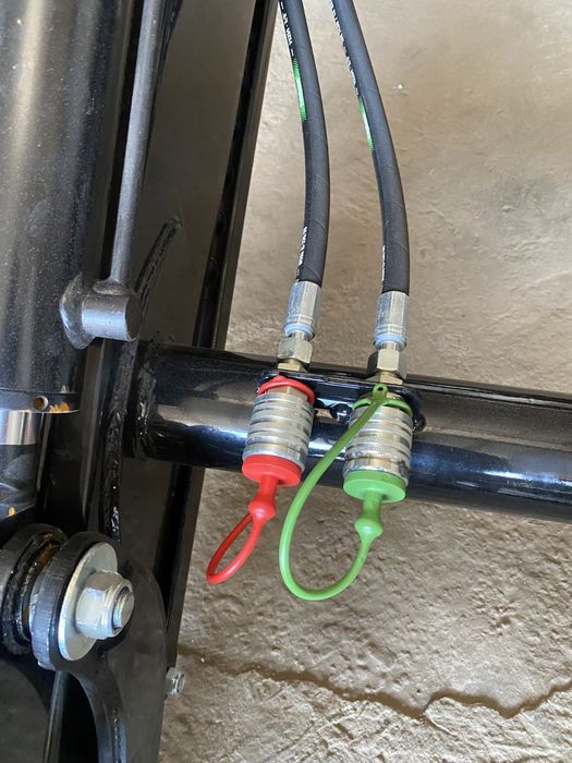 Фронтальний навантажувач на МТЗ ЮМЗ. Кун