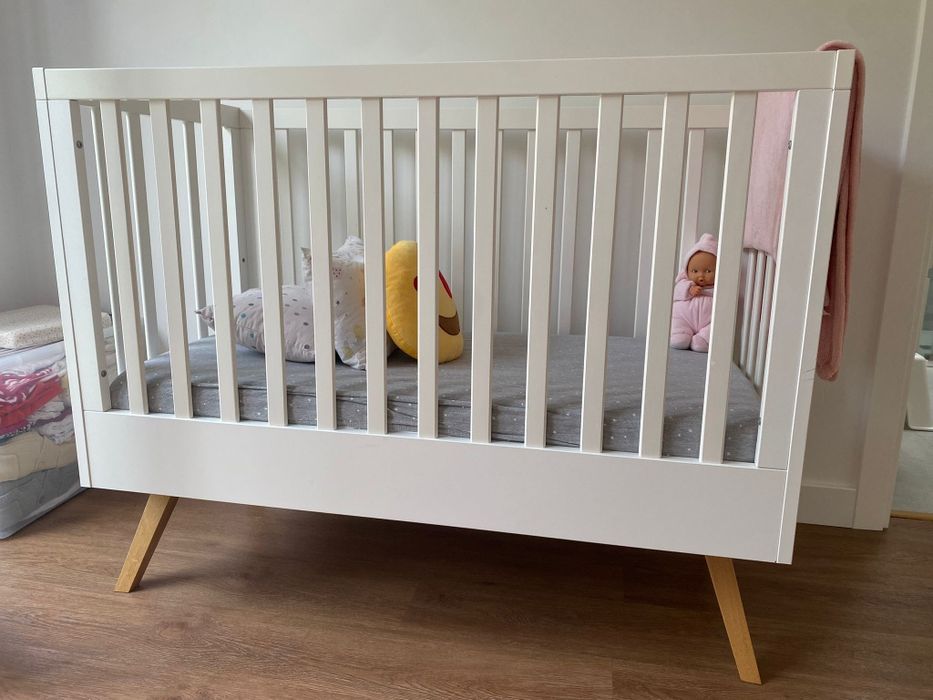 Conjunto Nature Baby
Dimensões da cómoda: 100 x 58 x 86.5 cm
Cama: 60x