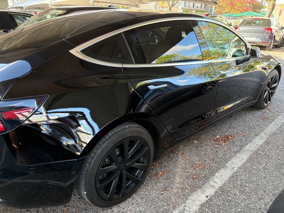 Tesla Model 3 LR com suspensão Highland