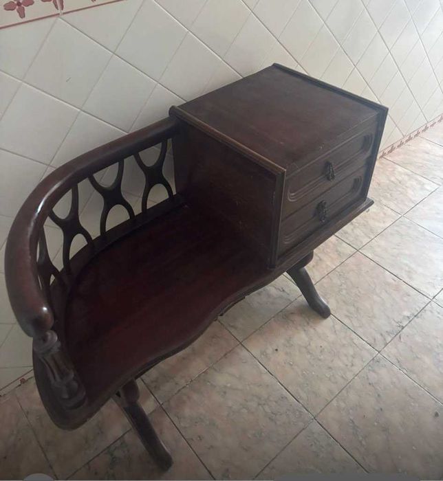 Mesa-banco de telefone vintage | "Gossip Bench" | Anos 50-60 | Madeira maciça escura