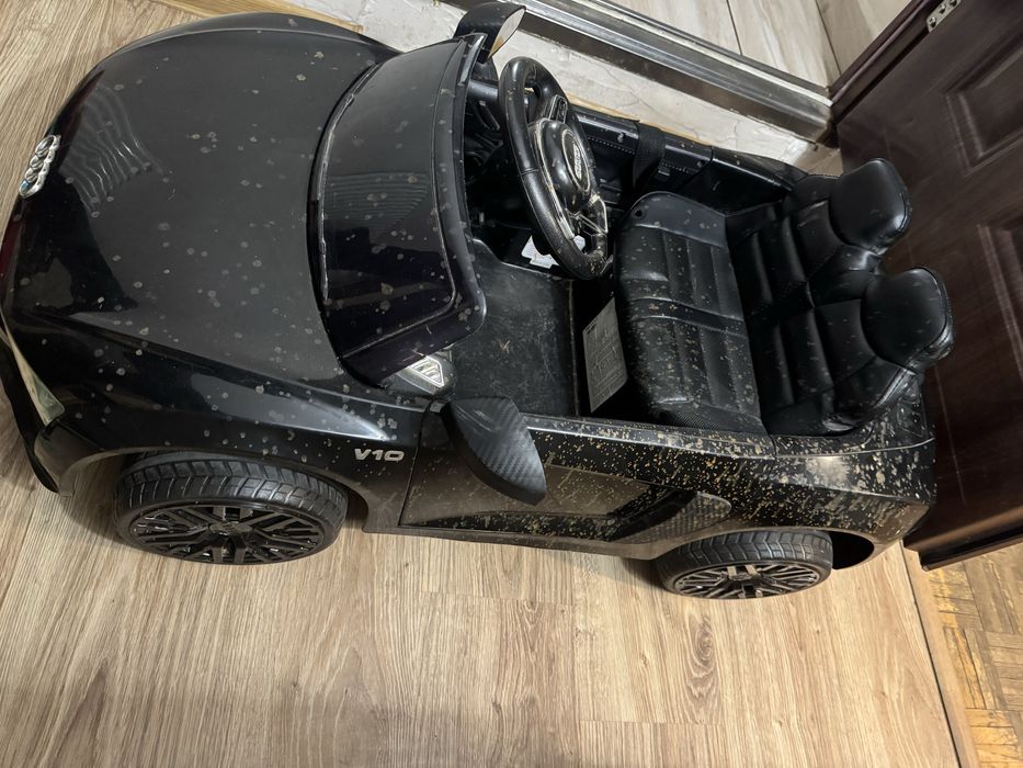 Samochód na akumulator dla dzieci Audi R8