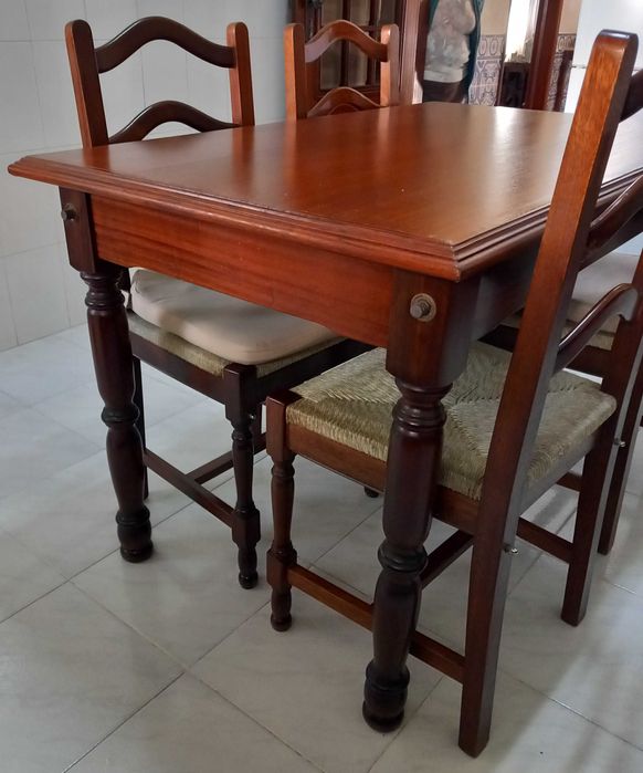 Conjunto Mesa e 4 Cadeiras