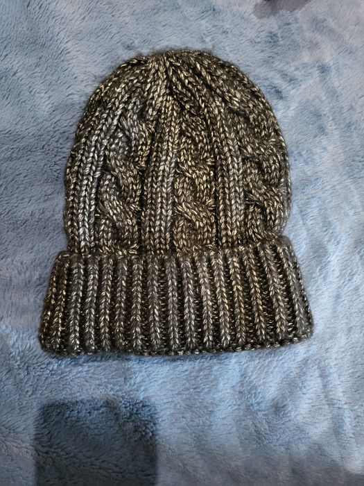 Продам шапку красивая