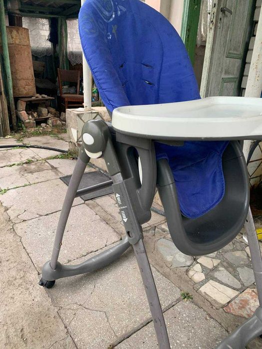 Дитяче крісло для годування