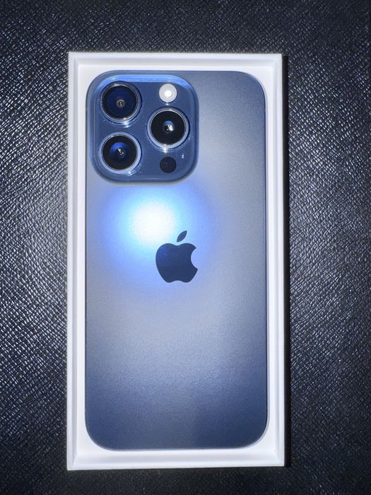 Iphone 15 pro, blue titanium