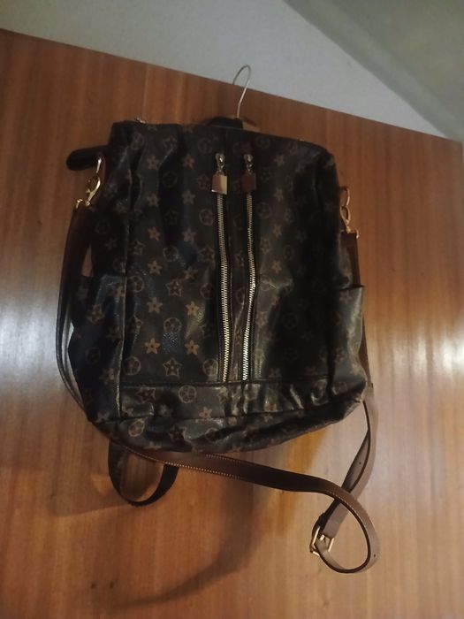 Mochila castanho escuro