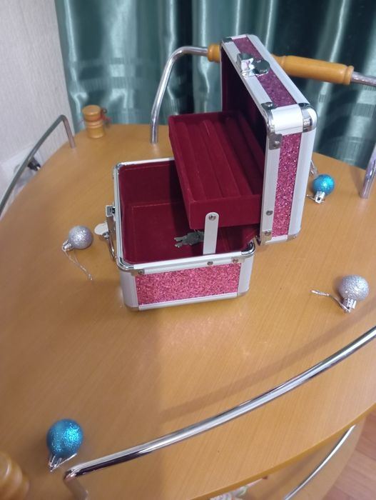 Скринька для прикрас