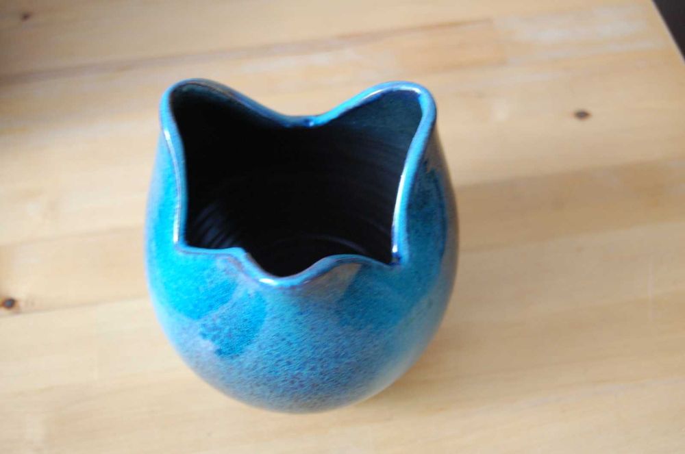 Ładny ceramiczny wazon z czasów PRL.