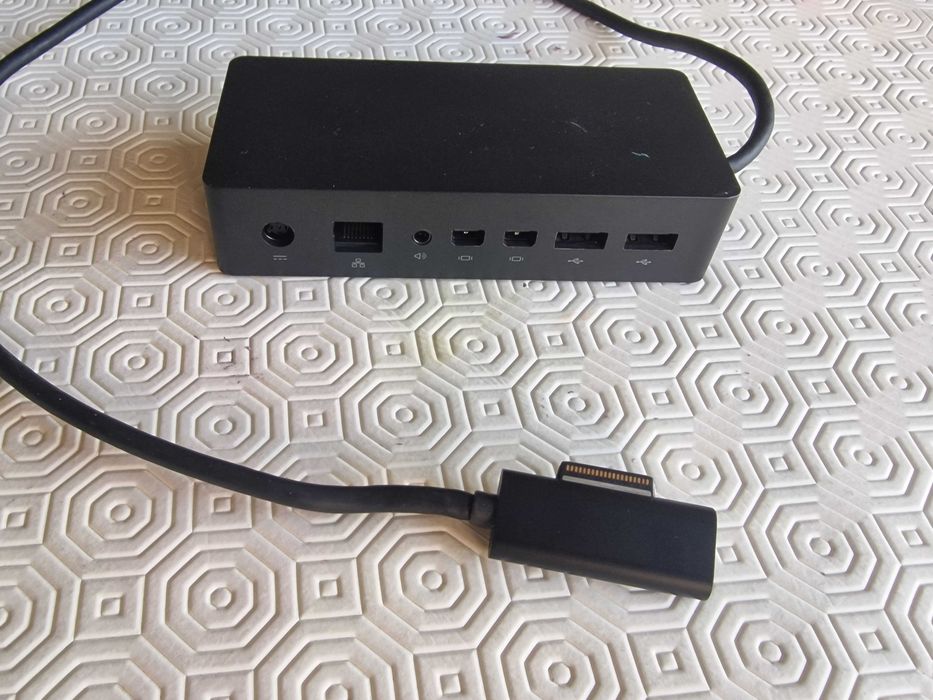 Microsoft Surface Docking Station - Model 1661423157723111761922