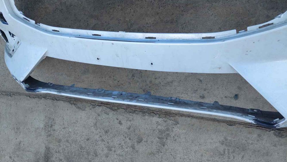 Volvo V60 CC бампер передній