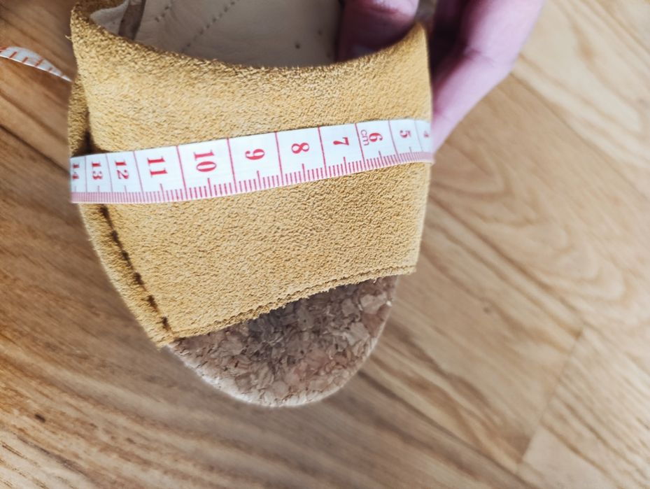 Продам женские Clarks замшевые босоножки