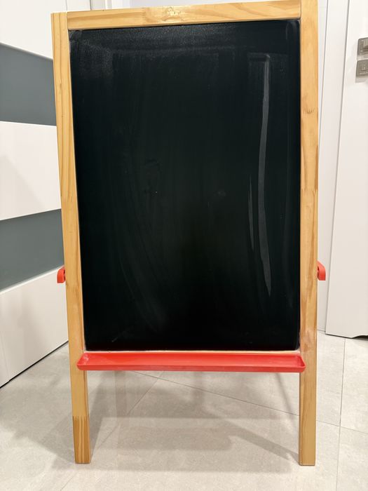 Tablica MÅLA IKEA na kredę i flamastry