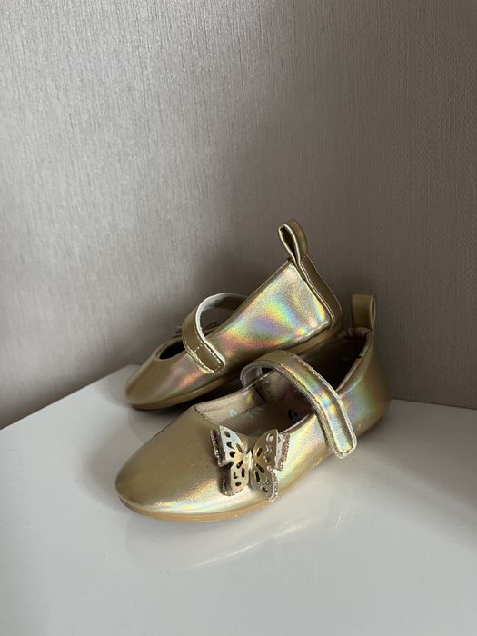 Туфлі на дівчинку  золоті  21 р.