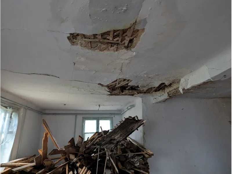 ПРОДАЖ - нежитлової будівлі, площею 110,3 кв.м. с. Великі Кринки