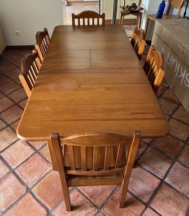 Mesa de jantar extensivel em madeira + cadeiras