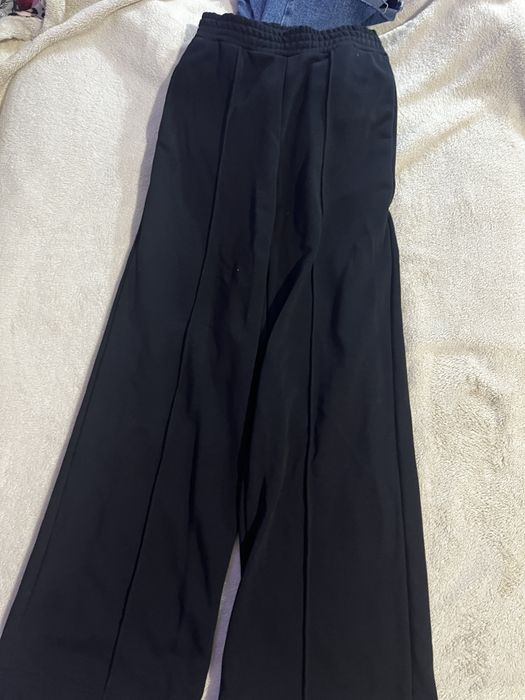 Чорні штани палаццо