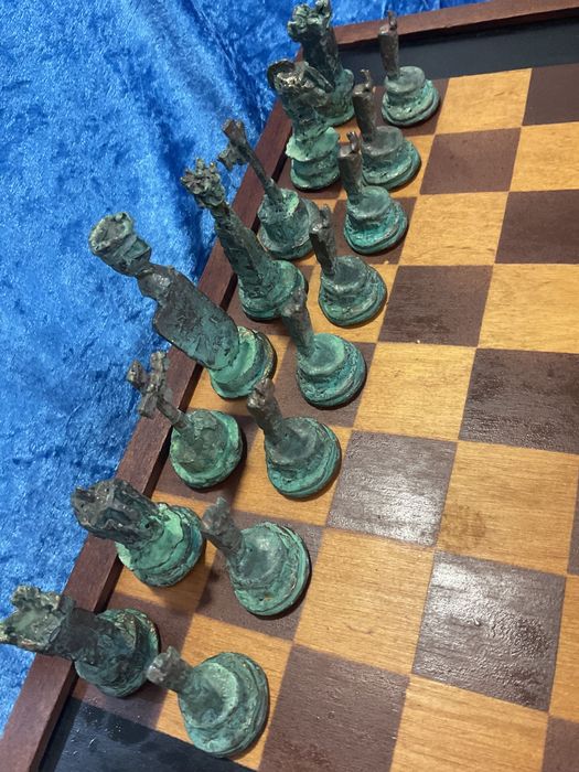 Xadrez jogo em metal ,discrição abaixo ,anúncios abaixo