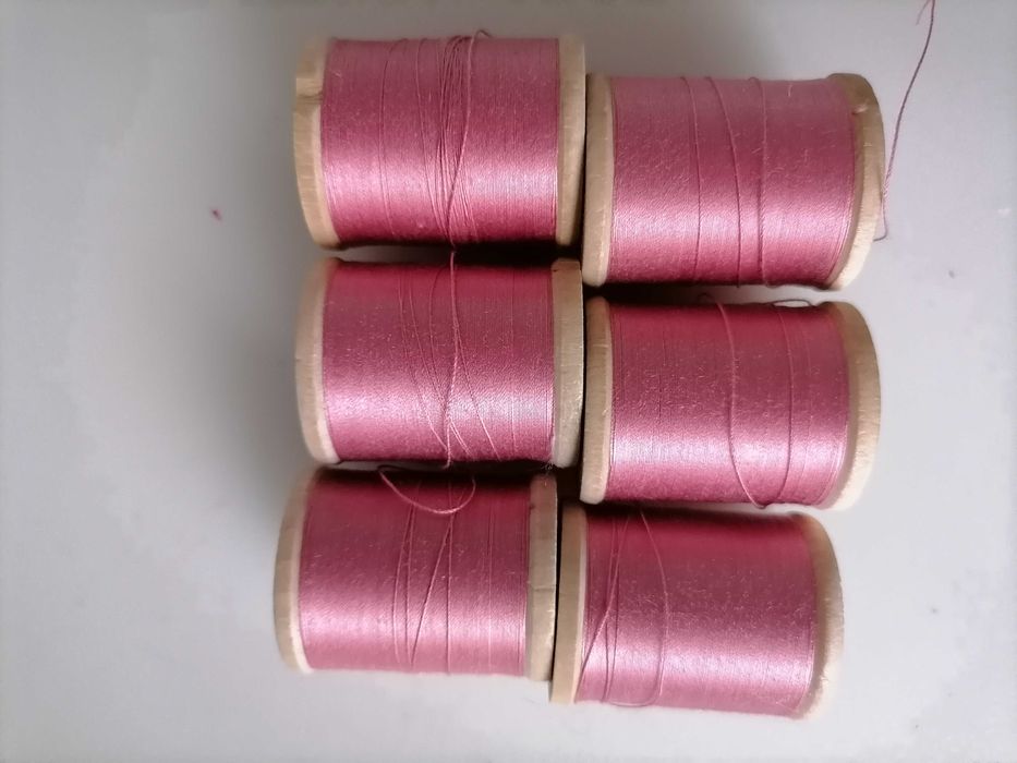 Zestaw różowych nici