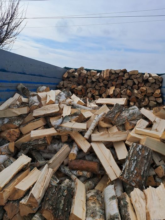 Продам опилки.дрова:метровые колотые дуб,граб,береза,ольха,сосна