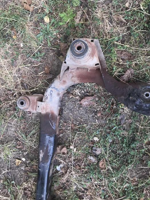 Продам передній підрамник до автомобіля Форд Мондео 2 покоління,обьем