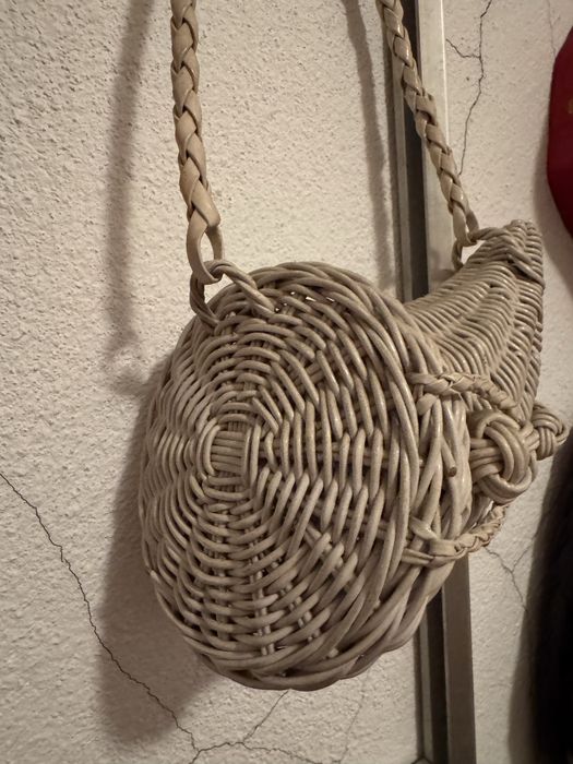 Cornucopia em vime branco