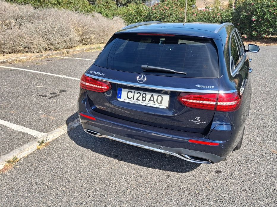 Mercedes-Benz E 300 de 4MATIC Estate, AMG Line, híbrido plug-in Diesel, de 2022, com 162.018 km.