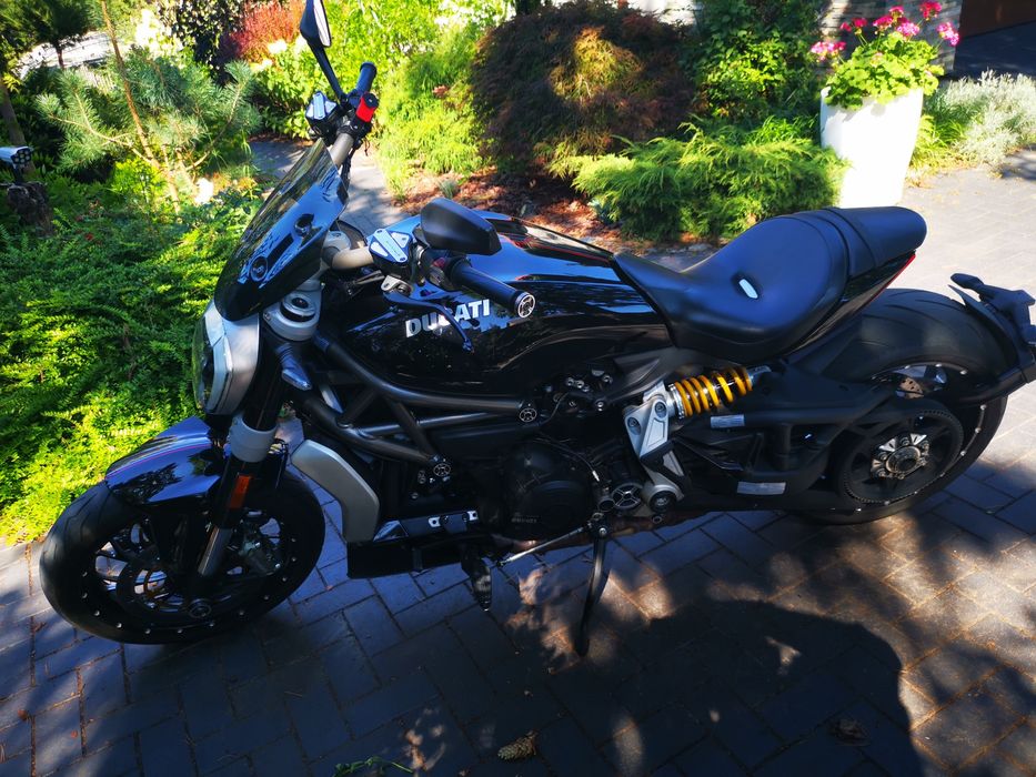 Ducati diavel moto