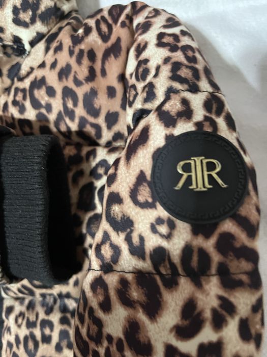 фірмова курточка 18-24 більшомірить