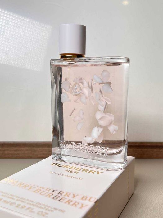 Парфуми Burberry Her Petals Limited Edition: 1 950 грн. - Духи
