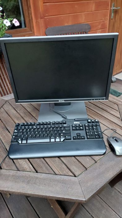 Komputer OptiPlex 7060,monitor, 16 GB ram, dysk 2x256 GB