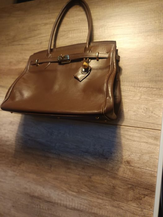 Mala pele muito gira